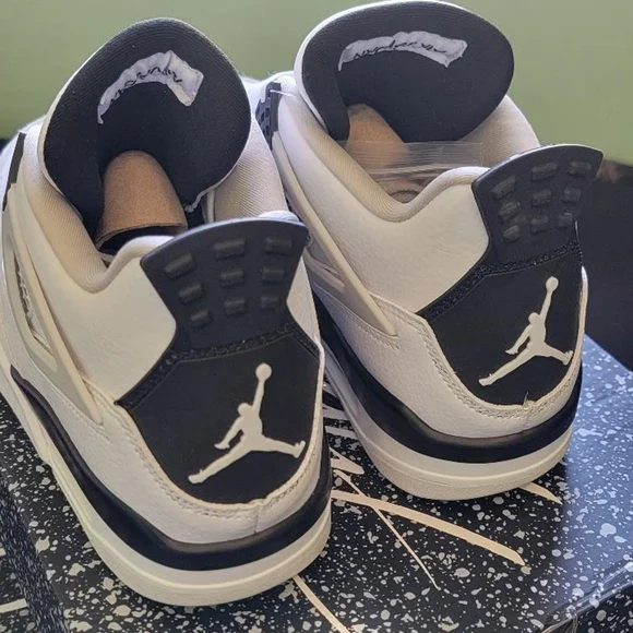 JORDAN 4 MILITARY BLACK